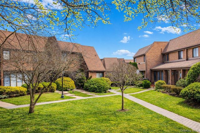 63 Acorn Ponds Drive, Roslyn, NY 11576