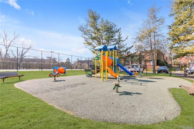 63 Acorn Ponds Drive, Roslyn, NY 11576