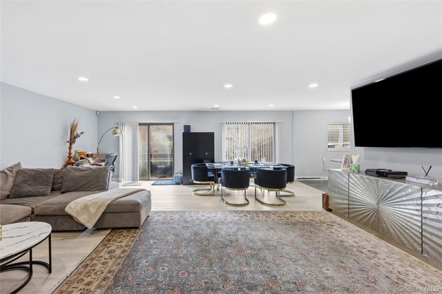 63 Acorn Ponds Drive, Roslyn, NY 11576