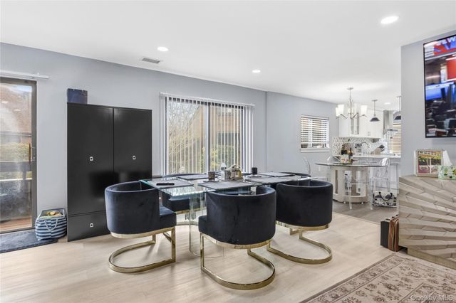 63 Acorn Ponds Drive, Roslyn, NY 11576