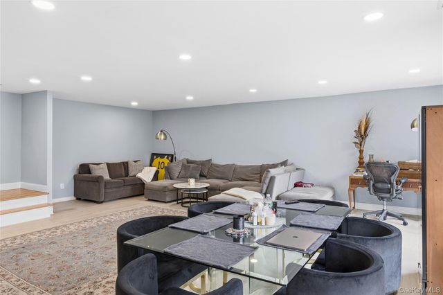 63 Acorn Ponds Drive, Roslyn, NY 11576