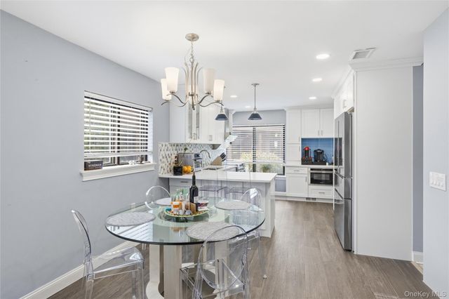 63 Acorn Ponds Drive, Roslyn, NY 11576