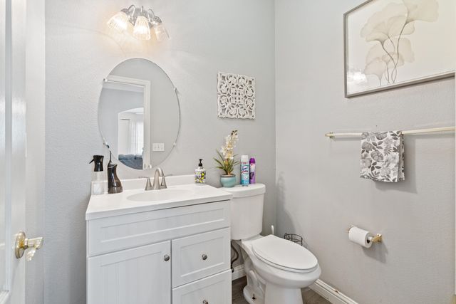 3931 E Hillcrest Avenue, Visalia, CA 93292