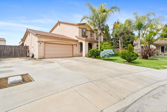 3931 E Hillcrest Avenue, Visalia, CA 93292