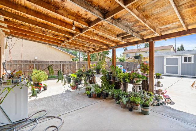 3931 E Hillcrest Avenue, Visalia, CA 93292