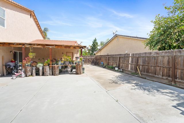 3931 E Hillcrest Avenue, Visalia, CA 93292