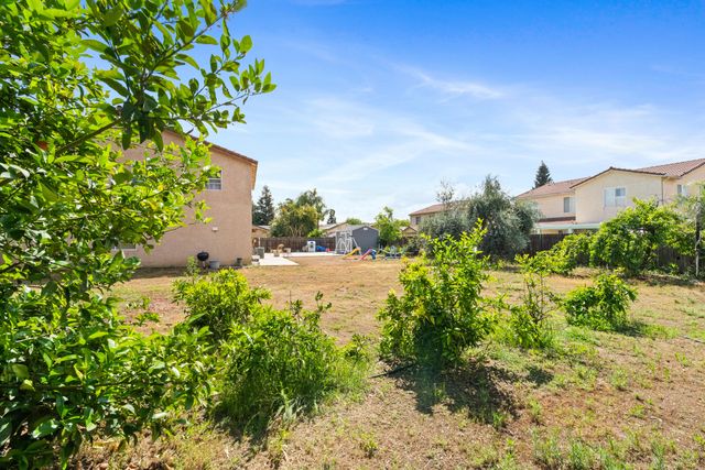 3931 E Hillcrest Avenue, Visalia, CA 93292