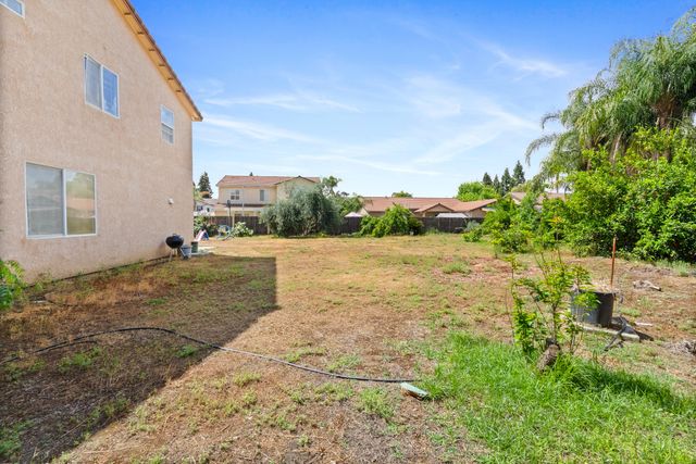 3931 E Hillcrest Avenue, Visalia, CA 93292