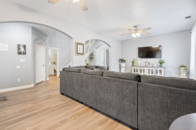 3931 E Hillcrest Avenue, Visalia, CA 93292