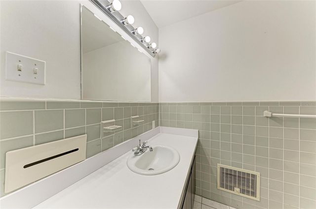 413 WHITFIELD AVENUE, Sarasota, FL 34243