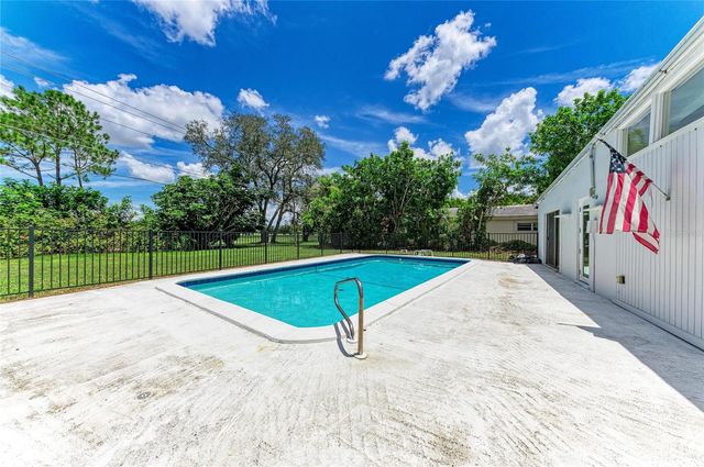 413 WHITFIELD AVENUE, Sarasota, FL 34243