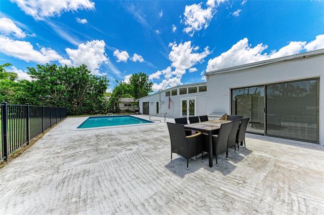 413 WHITFIELD AVENUE, Sarasota, FL 34243
