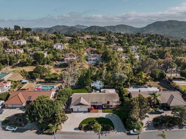 1451 Ventana Dr, Escondido, CA 92029
