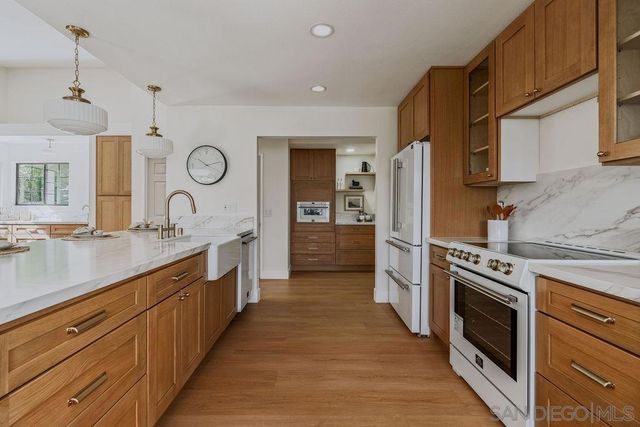 1451 Ventana Dr, Escondido, CA 92029