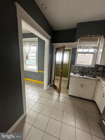 15 S WYCOMBE AVE, Lansdowne, PA 19050