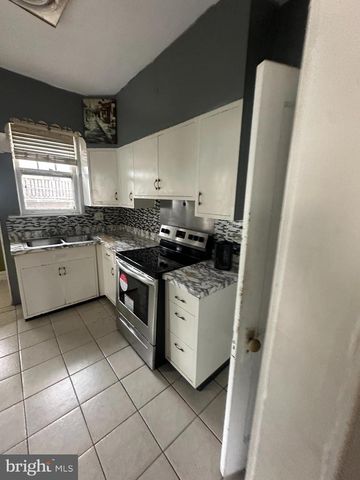 15 S WYCOMBE AVE, Lansdowne, PA 19050