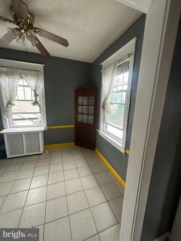 15 S WYCOMBE AVE, Lansdowne, PA 19050