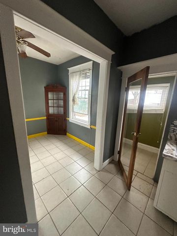 15 S WYCOMBE AVE, Lansdowne, PA 19050