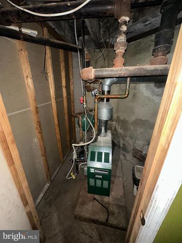 15 S WYCOMBE AVE, Lansdowne, PA 19050