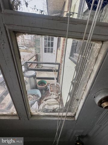 15 S WYCOMBE AVE, Lansdowne, PA 19050