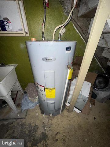 15 S WYCOMBE AVE, Lansdowne, PA 19050