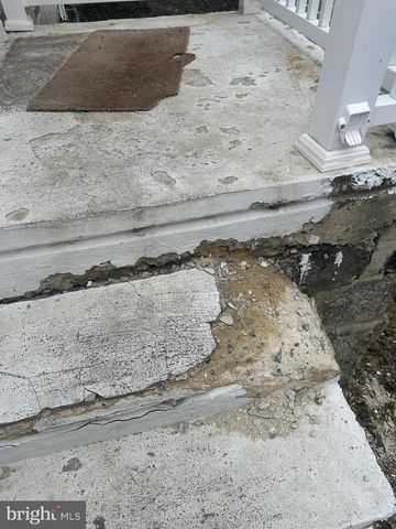 15 S WYCOMBE AVE, Lansdowne, PA 19050