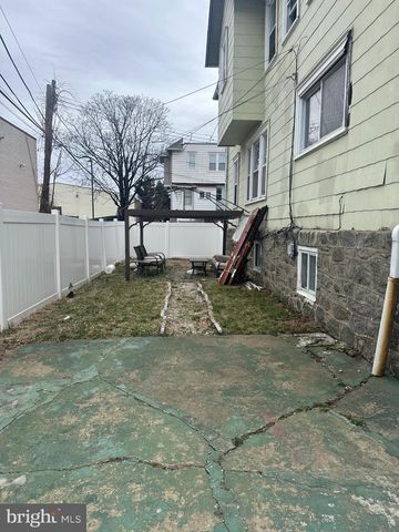 15 S WYCOMBE AVE, Lansdowne, PA 19050