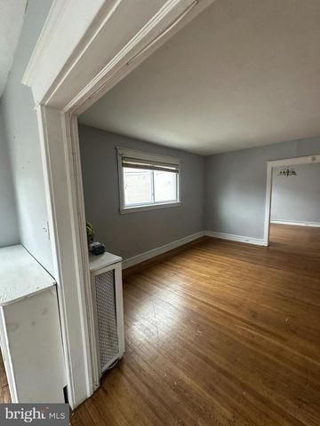 15 S WYCOMBE AVE, Lansdowne, PA 19050