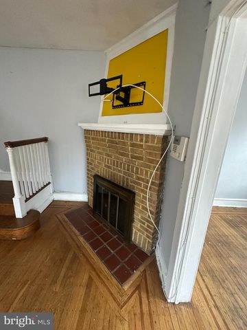 15 S WYCOMBE AVE, Lansdowne, PA 19050