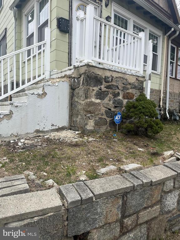 15 S WYCOMBE AVE, Lansdowne, PA 19050