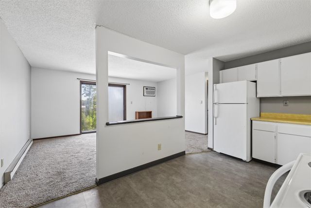 1831 Fuller Road 21, West Des Moines, IA 50265
