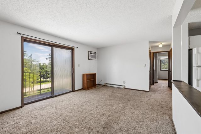 1831 Fuller Road 21, West Des Moines, IA 50265