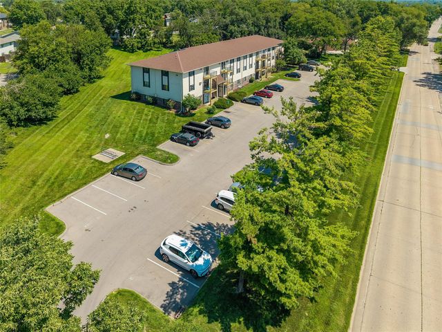1831 Fuller Road 21, West Des Moines, IA 50265