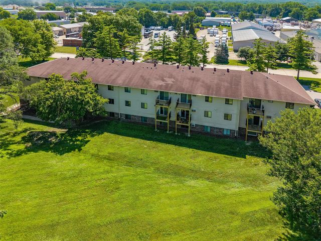 1831 Fuller Road 21, West Des Moines, IA 50265