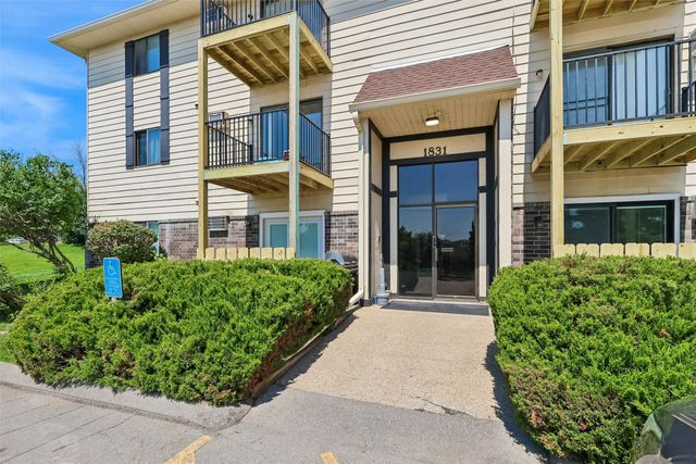 1831 Fuller Road 21, West Des Moines, IA 50265