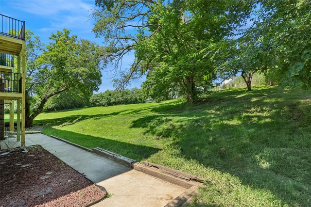 1831 Fuller Road 21, West Des Moines, IA 50265