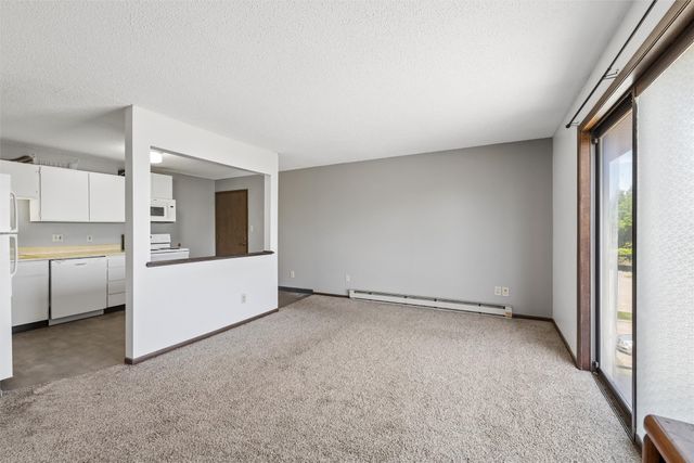 1831 Fuller Road 21, West Des Moines, IA 50265
