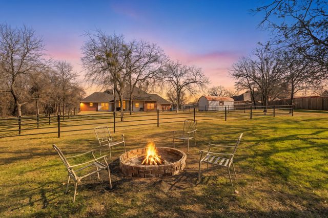 144 Howard Newby Lane, Springtown, TX 76082