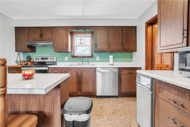 2101 Walnut Dr, Derry Twp, PA 15650