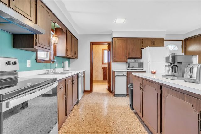 2101 Walnut Dr, Derry Twp, PA 15650