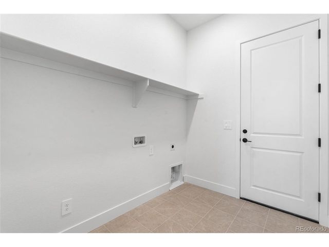 8664 S Quemoy St, Aurora, CO 80016