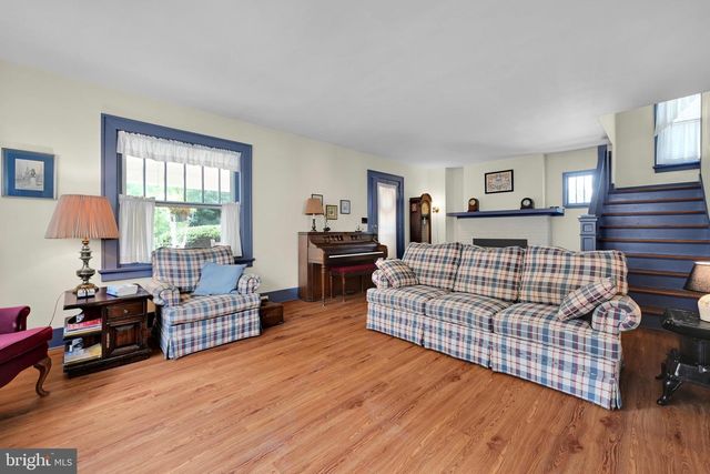 221 E AREBA AVE, Hershey, PA 17033
