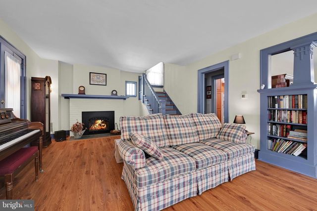 221 E AREBA AVE, Hershey, PA 17033