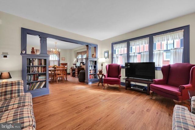 221 E AREBA AVE, Hershey, PA 17033