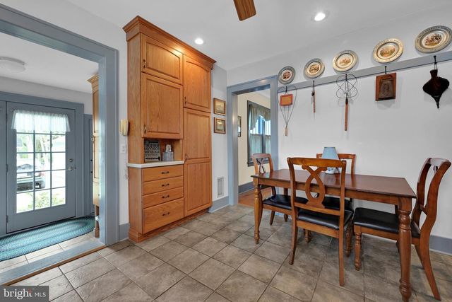 221 E AREBA AVE, Hershey, PA 17033