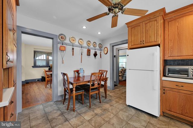 221 E AREBA AVE, Hershey, PA 17033