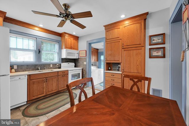 221 E AREBA AVE, Hershey, PA 17033