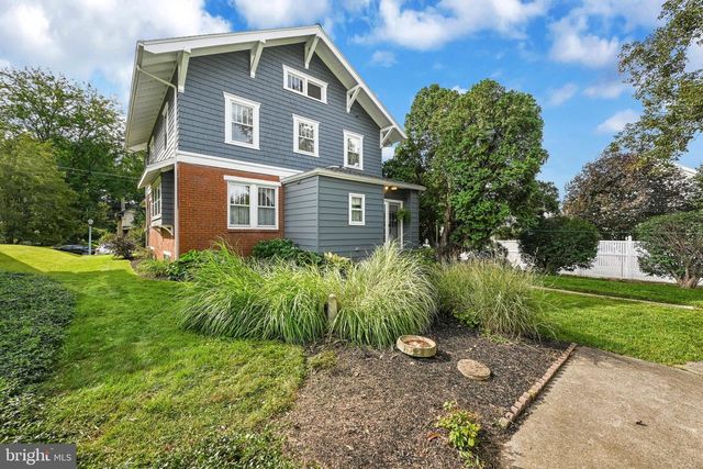 221 E AREBA AVE, Hershey, PA 17033