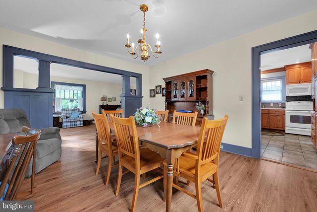 221 E AREBA AVE, Hershey, PA 17033