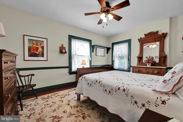 221 E AREBA AVE, Hershey, PA 17033